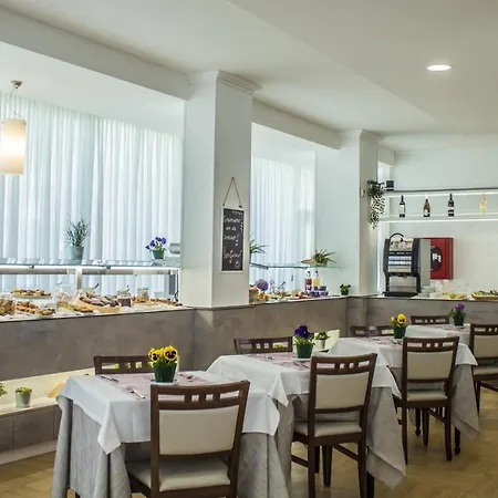 Sandra ホテル リミニ