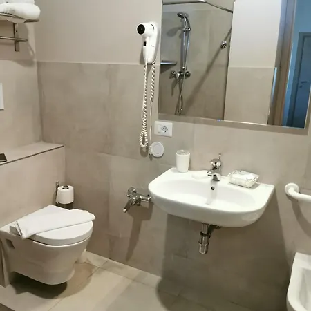 桑德拉酒店 里米尼