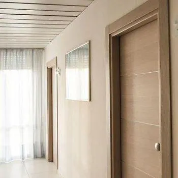 Sandra Hotel