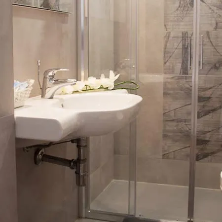 Sandra Hotel 3*