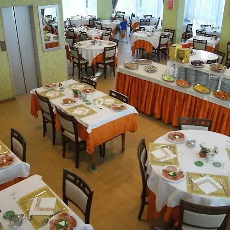 Sandra Hotel