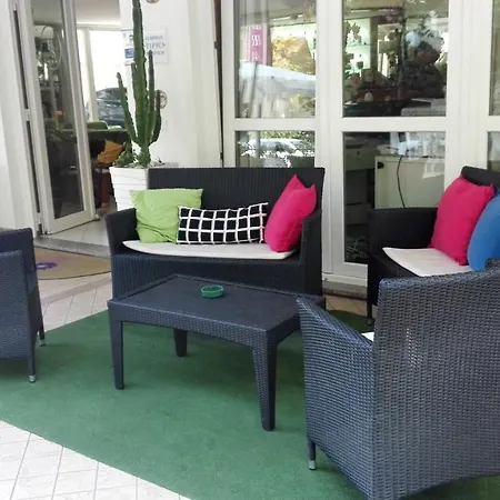 Sandra Hotel 3*