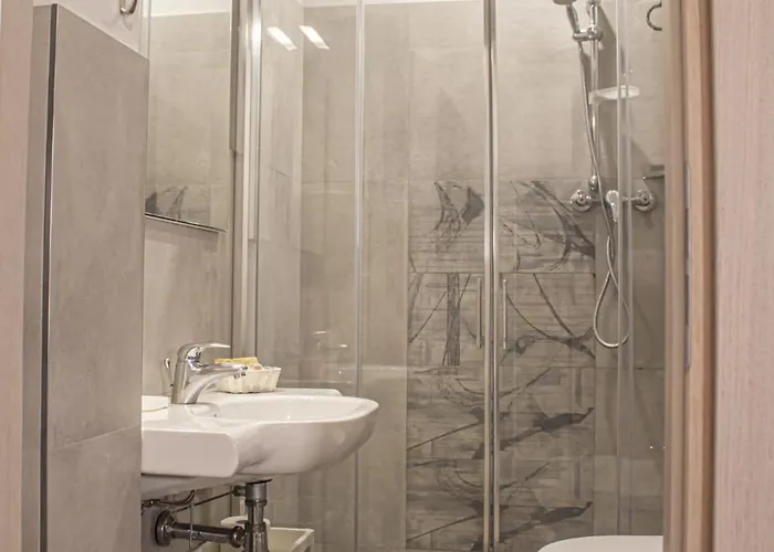 Hotel Sandra 3*