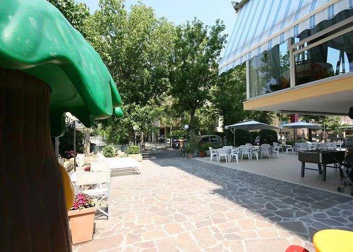 Sandra Hotel 3*